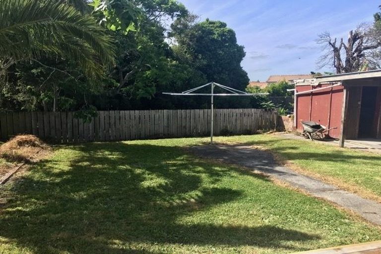 Photo of property in 135 Sunnynook Road, Forrest Hill, Auckland, 0620