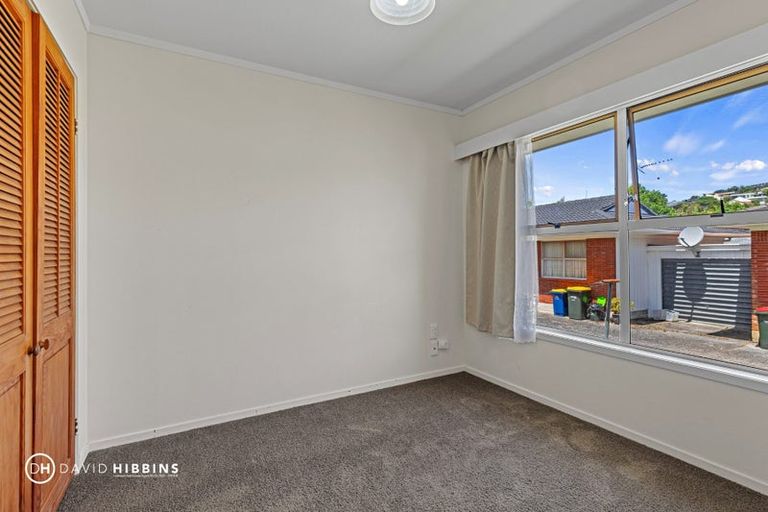 Photo of property in 2/16 Mannering Place, Hillcrest, Auckland, 0627