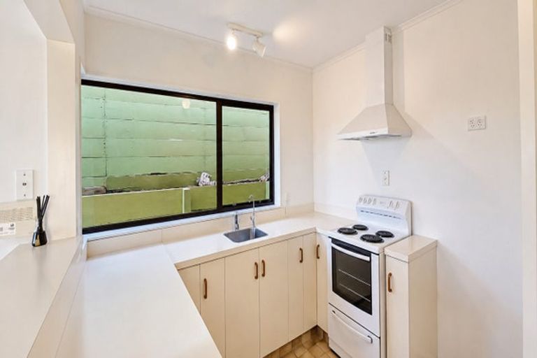 Photo of property in 4/476 Devon Street East, Strandon, New Plymouth, 4312