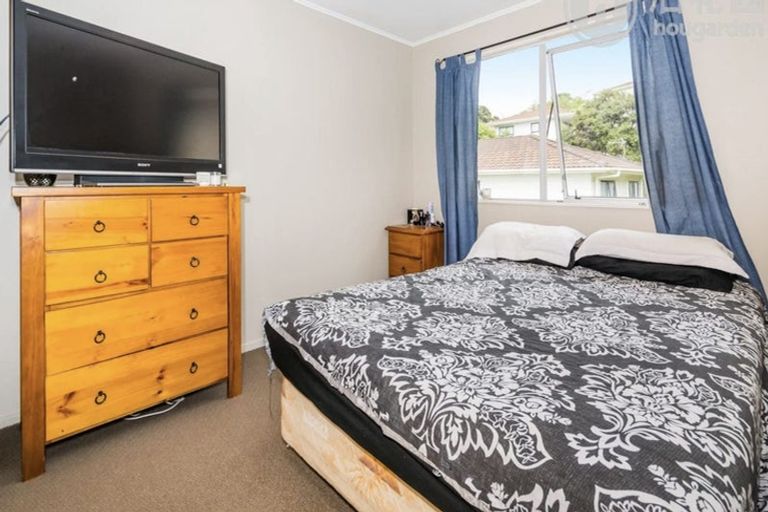 Photo of property in 27 Lambrown Drive, Totara Vale, Auckland, 0629
