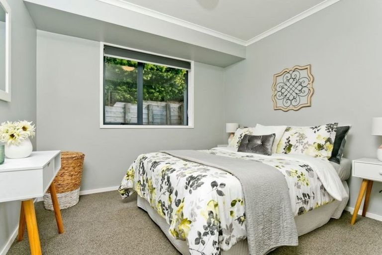 Photo of property in 21 Nottingham Place, Northcross, Auckland, 0630