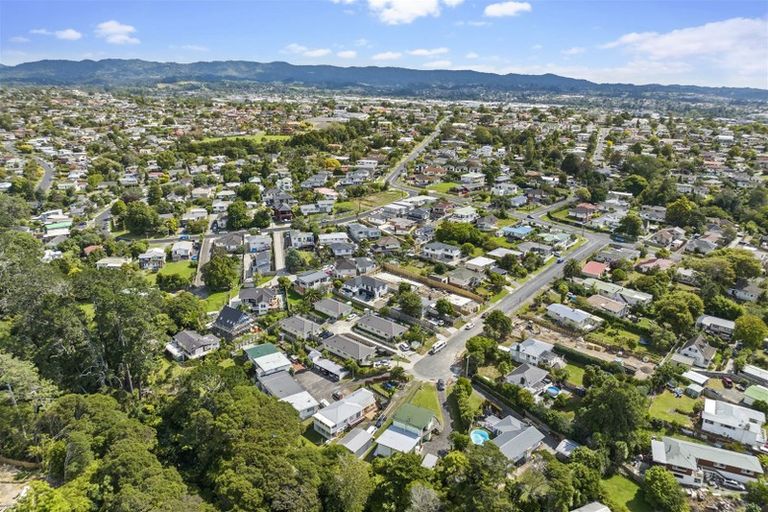 Photo of property in 2/16 Valron Road, Te Atatu South, Auckland, 0602