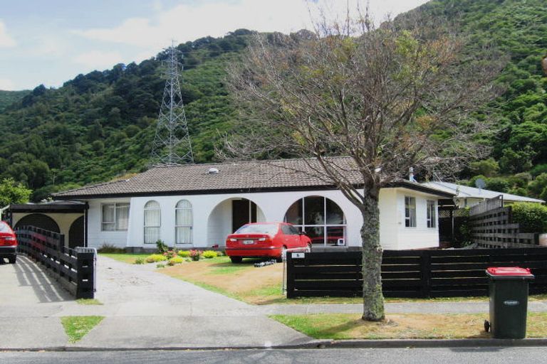 Photo of property in 5 Indiana Grove, Totara Park, Upper Hutt, 5018