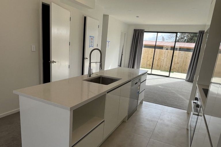 Photo of property in 4/535 Swanson Road, Ranui, Auckland, 0612