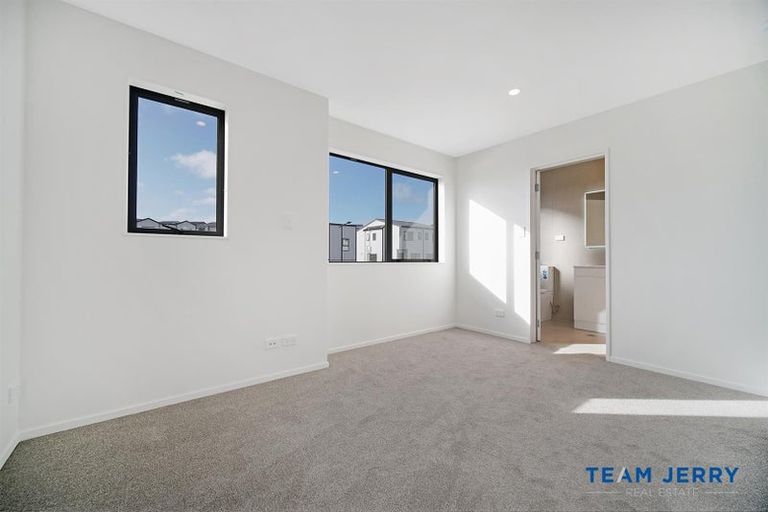 Photo of property in 14a Putiputi Way, Papakura, 2110