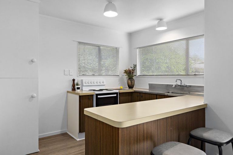 Photo of property in 142a Newlands Road, Newlands, Wellington, 6037