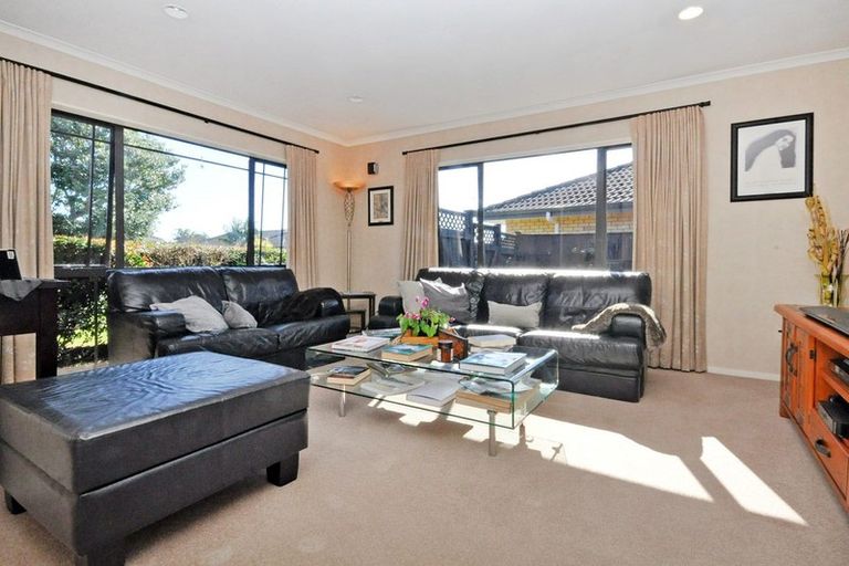Photo of property in 219 Carnoustie Drive, Wattle Downs, Auckland, 2103