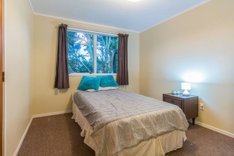 Photo of property in 18 Farwood Drive, Henderson, Auckland, 0612