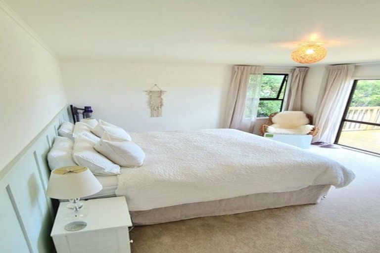 Photo of property in 31 Hiwi Crescent, Titahi Bay, Porirua, 5022