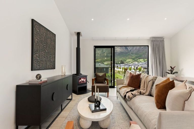 Photo of property in 27 Grain Close, Jacks Point, 9371