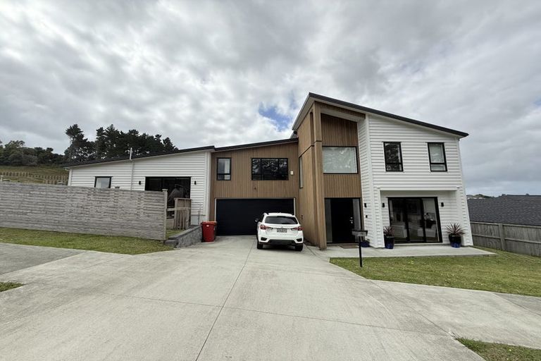 Photo of property in 10 Maraeariki Avenue, Orewa, 0931