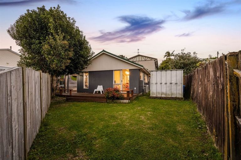 Photo of property in 8/89a Royal Road, Massey, Auckland, 0614