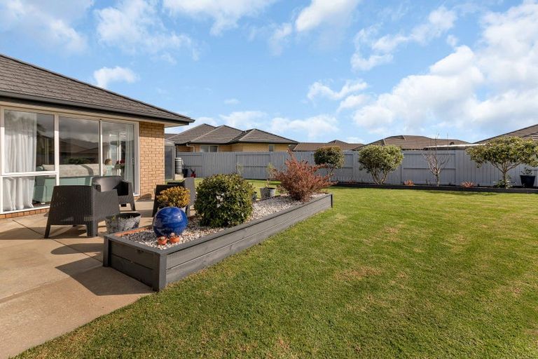 Photo of property in 6 Kamahi Place, One Tree Point, 0118