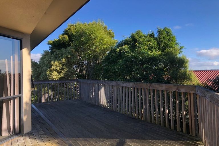 Photo of property in 5 Goldfinch Rise, Unsworth Heights, Auckland, 0632