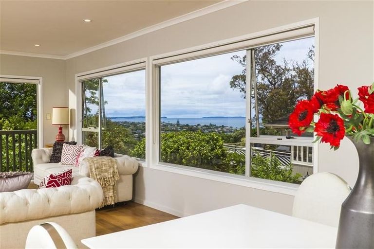 Photo of property in 271 East Coast Road, Mairangi Bay, Auckland, 0630