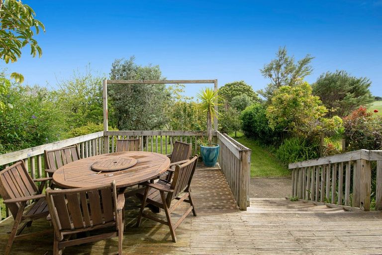 Photo of property in 118 Trig Road, South Head, Helensville, 0874