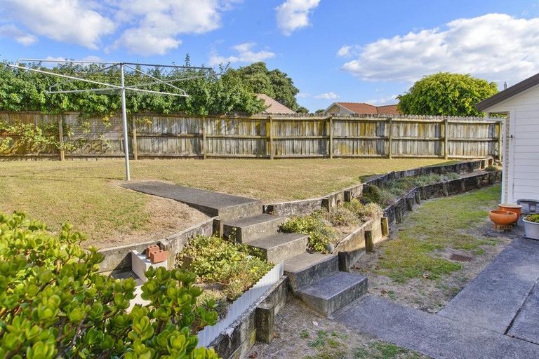 Photo of property in 8 Bernina Place, Weymouth, Auckland, 2103