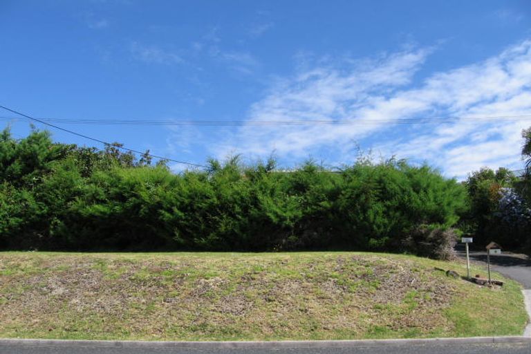 Photo of property in 2/4 Tipau Street, Torbay, Auckland, 0630