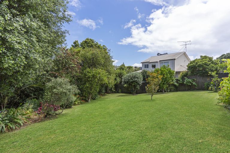 Photo of property in 15 Pinewood Grove, Botany Downs, Auckland, 2010