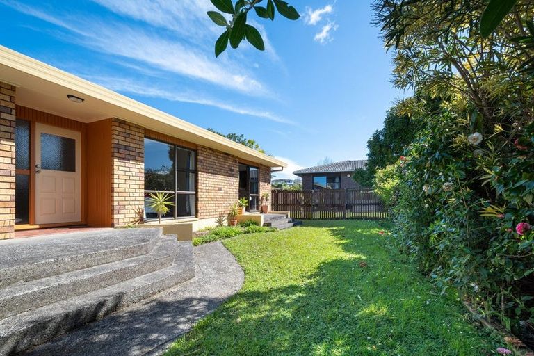 Photo of property in 17 Palomino Drive, Henderson, Auckland, 0612