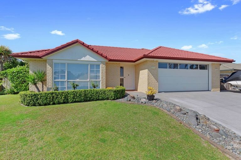Photo of property in 108 Golfland Drive, Golflands, Auckland, 2013