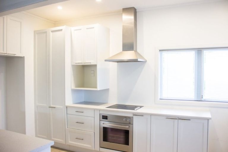 Photo of property in 1/54a Birkdale Road, Birkdale, Auckland, 0626