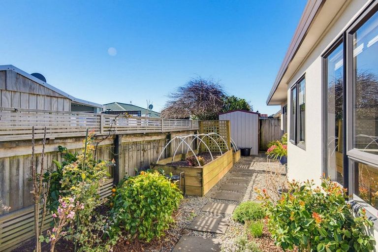 Photo of property in 4 Balmerino Grove, Waikanae, 5036