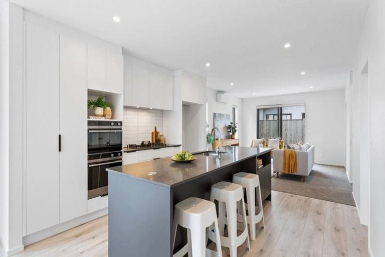 Photo of property in 5 Aquamarine Road, Rosehill, Papakura, 2113