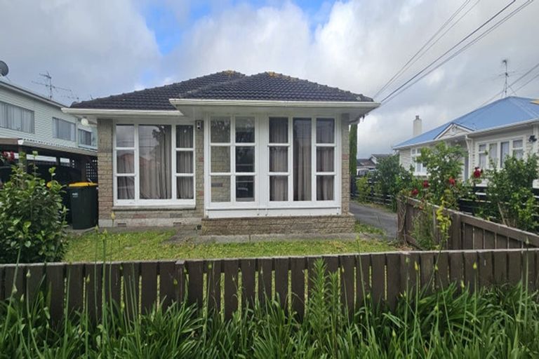 Photo of property in 37-39 Gordon Street, Avalon, Lower Hutt, 5011