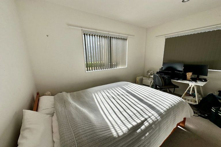 Photo of property in 16 San Casello Rise, Henderson, Auckland, 0612