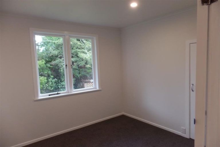 Photo of property in 16 Trojan Crescent, New Lynn, Auckland, 0600