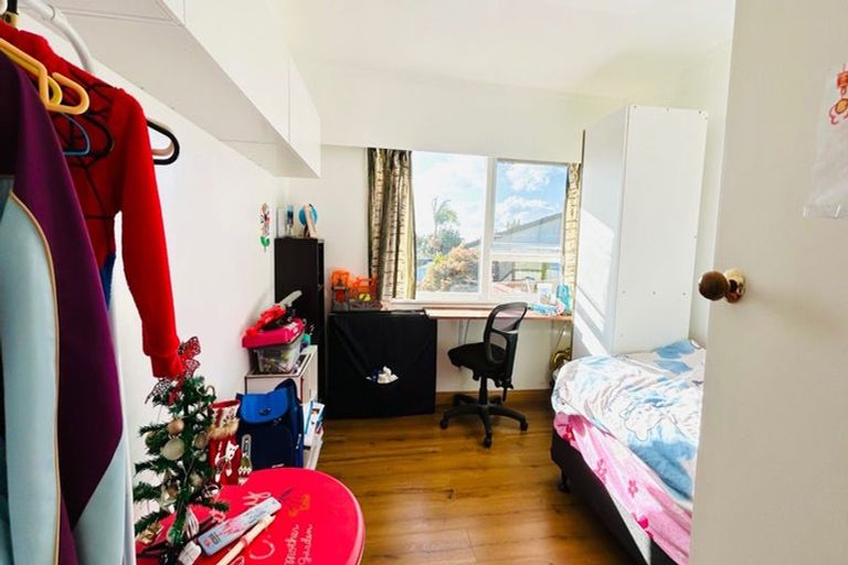 Photo of property in 24 Sunnyhill Crescent, Sunnyhills, Auckland, 2010