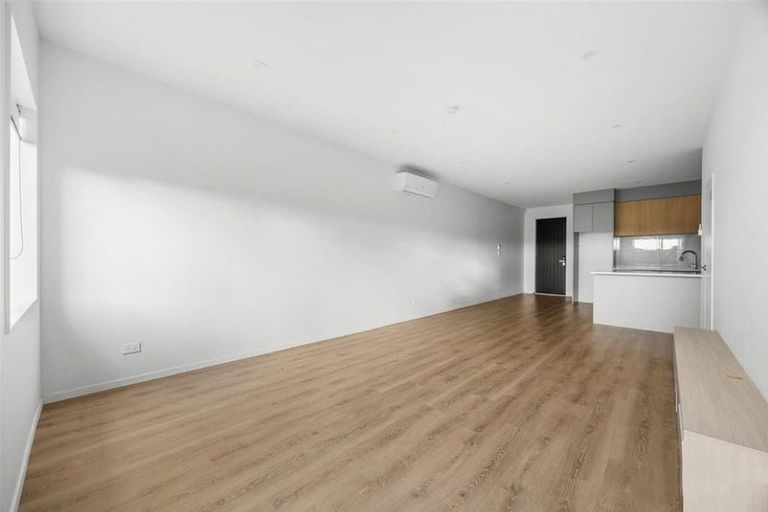 Photo of property in 63 Whare Kauri Road, Papakura, 2110