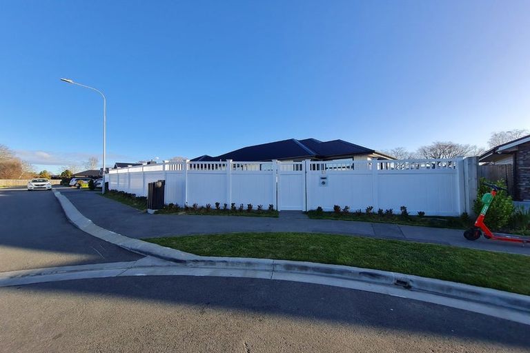 Photo of property in 88 Sarabande Avenue, Redwood, Christchurch, 8051