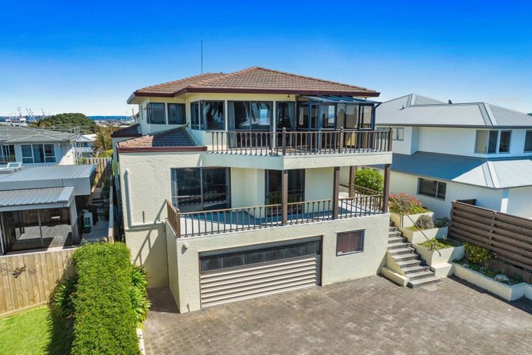 Photo of property in 24 Ngarata Avenue, Mount Maunganui, 3116