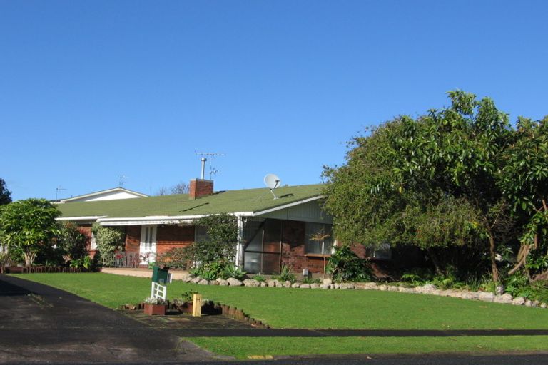 Photo of property in 16 Fielding Crescent, Farm Cove, Auckland, 2012