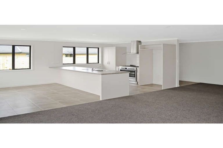 Photo of property in 14 Gibraltar Way, Fitzherbert, Palmerston North, 4410