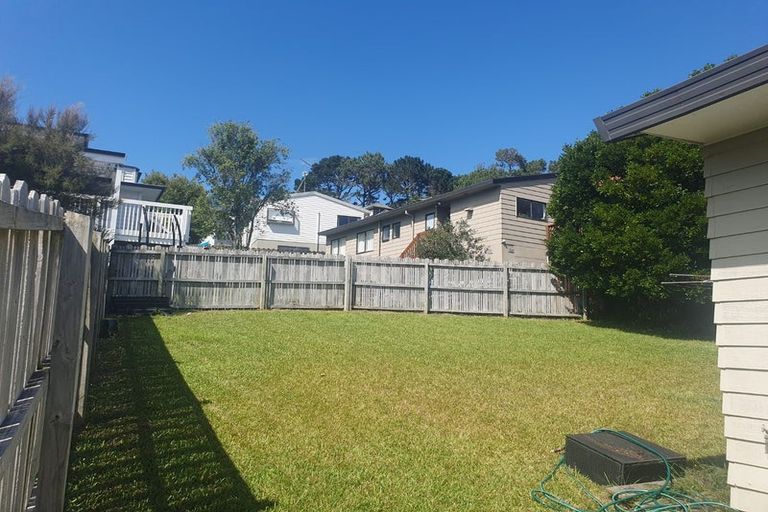 Photo of property in 1/20 Barbados Drive, Unsworth Heights, Auckland, 0632