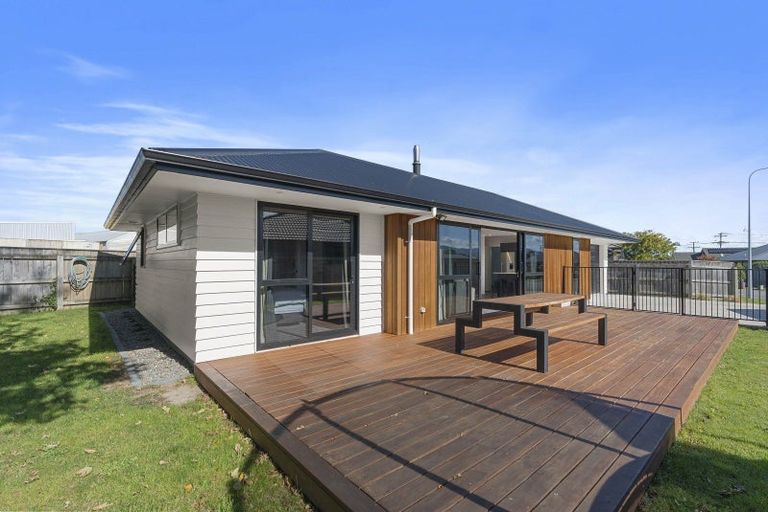 Photo of property in 7 Angus Place, Carterton, 5713