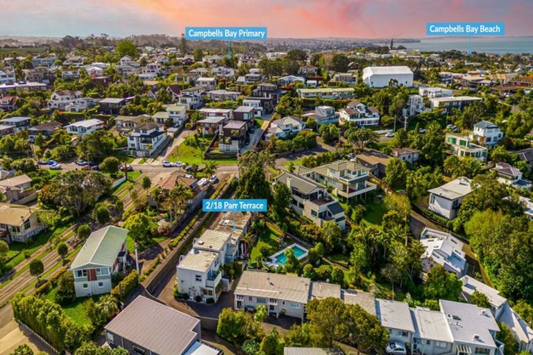Photo of property in 2/18 Parr Terrace, Castor Bay, Auckland, 0620