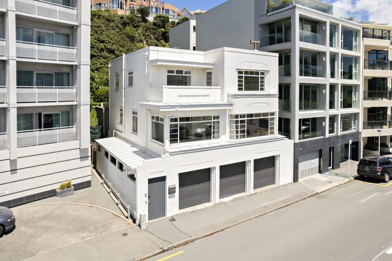 Photo of property in 90 Oriental Parade, Oriental Bay, Wellington, 6011