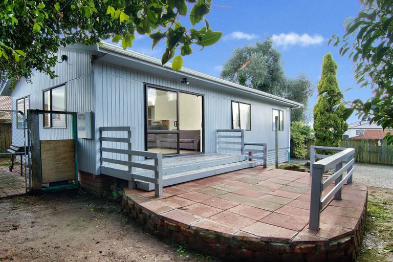 Photo of property in 3/111 Lincoln Park Avenue, Massey, Auckland, 0614