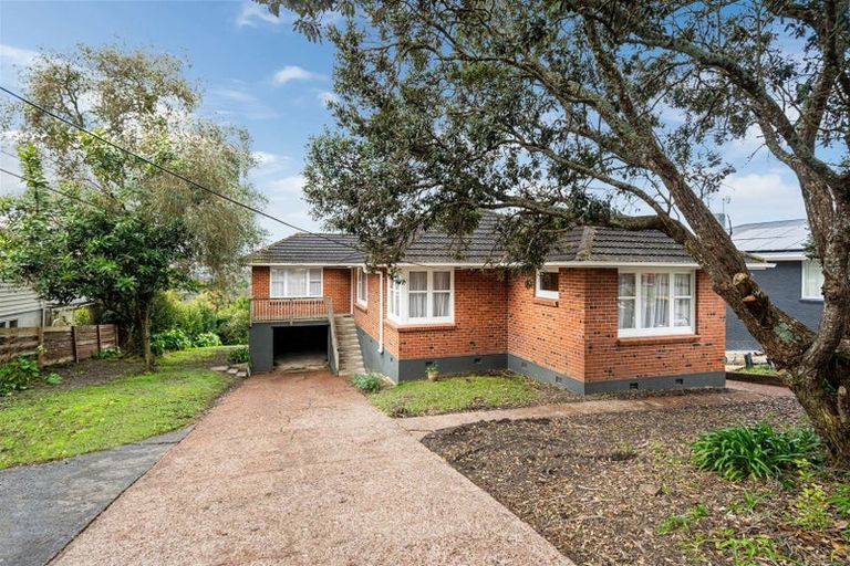 Photo of property in 135 Forrest Hill Road, Forrest Hill, Auckland, 0620