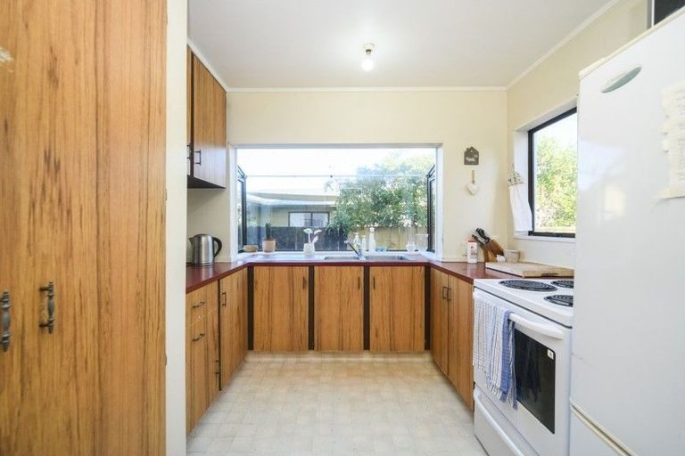 Photo of property in 18 Willowstream Grove, Cloverlea, Palmerston North, 4412