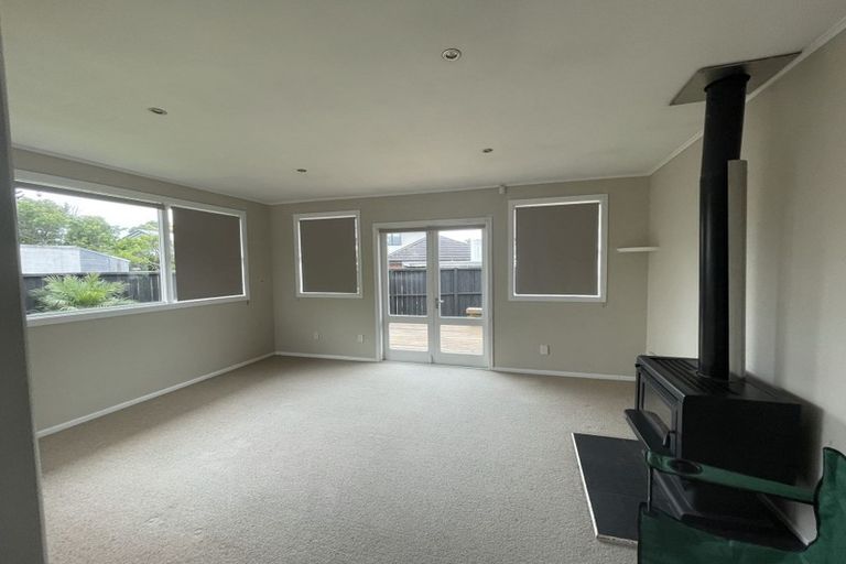 Photo of property in 13 Roby Street, Te Atatu Peninsula, Auckland, 0610