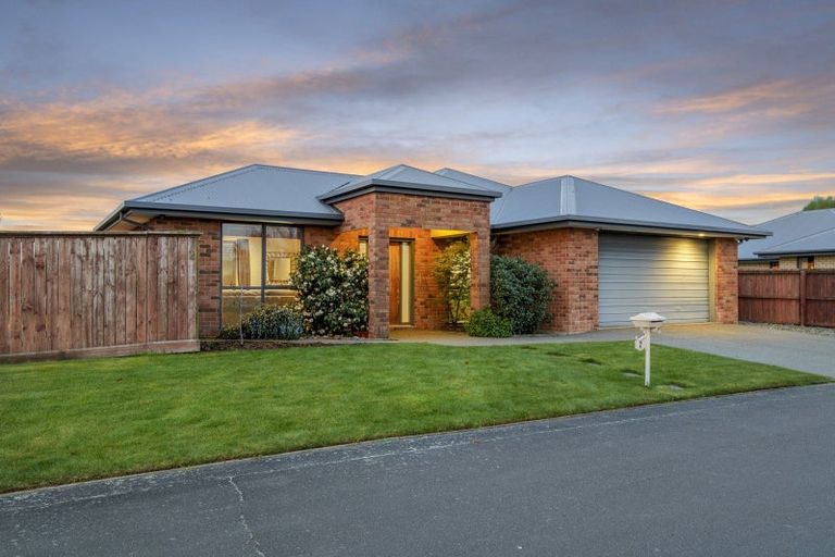 Photo of property in 2 Te Pihopa Way, Aidanfield, Christchurch, 8025