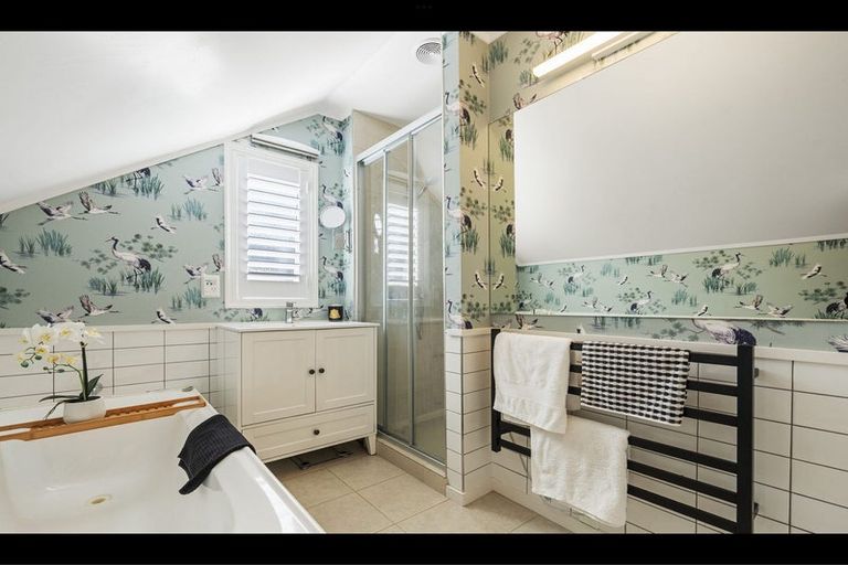 Photo of property in 1/2 Heathcote Road, Castor Bay, Auckland, 0620