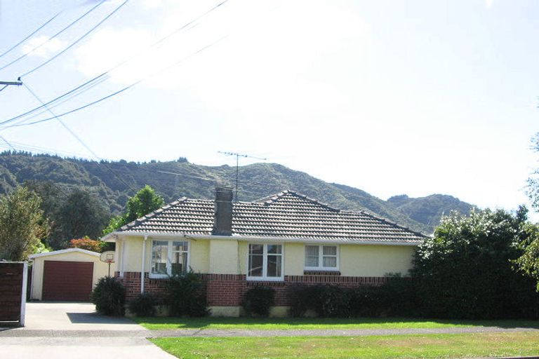 Photo of property in 7 Hazel Street, Ebdentown, Upper Hutt, 5018
