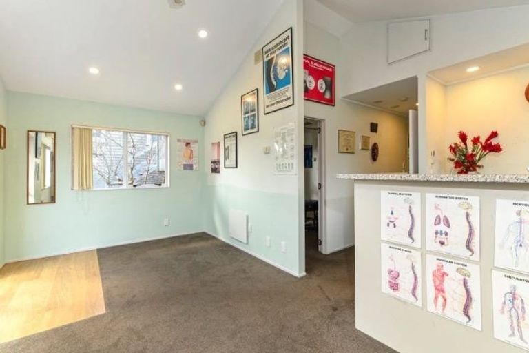 Photo of property in 10 Oteha Valley Road, Northcross, Auckland, 0632