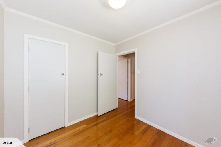 Photo of property in 10 Mokau Place, Terrace End, Palmerston North, 4410